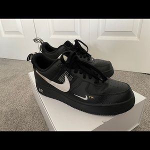 Nike Air Force 1 “OVERBRANDING”